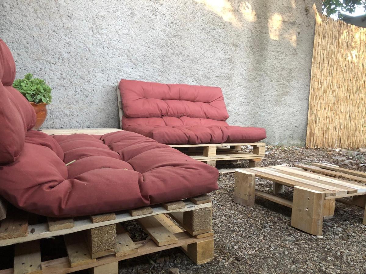 Maisonnette Independante Avec Jardin/Patio Nîmes Eksteriør billede